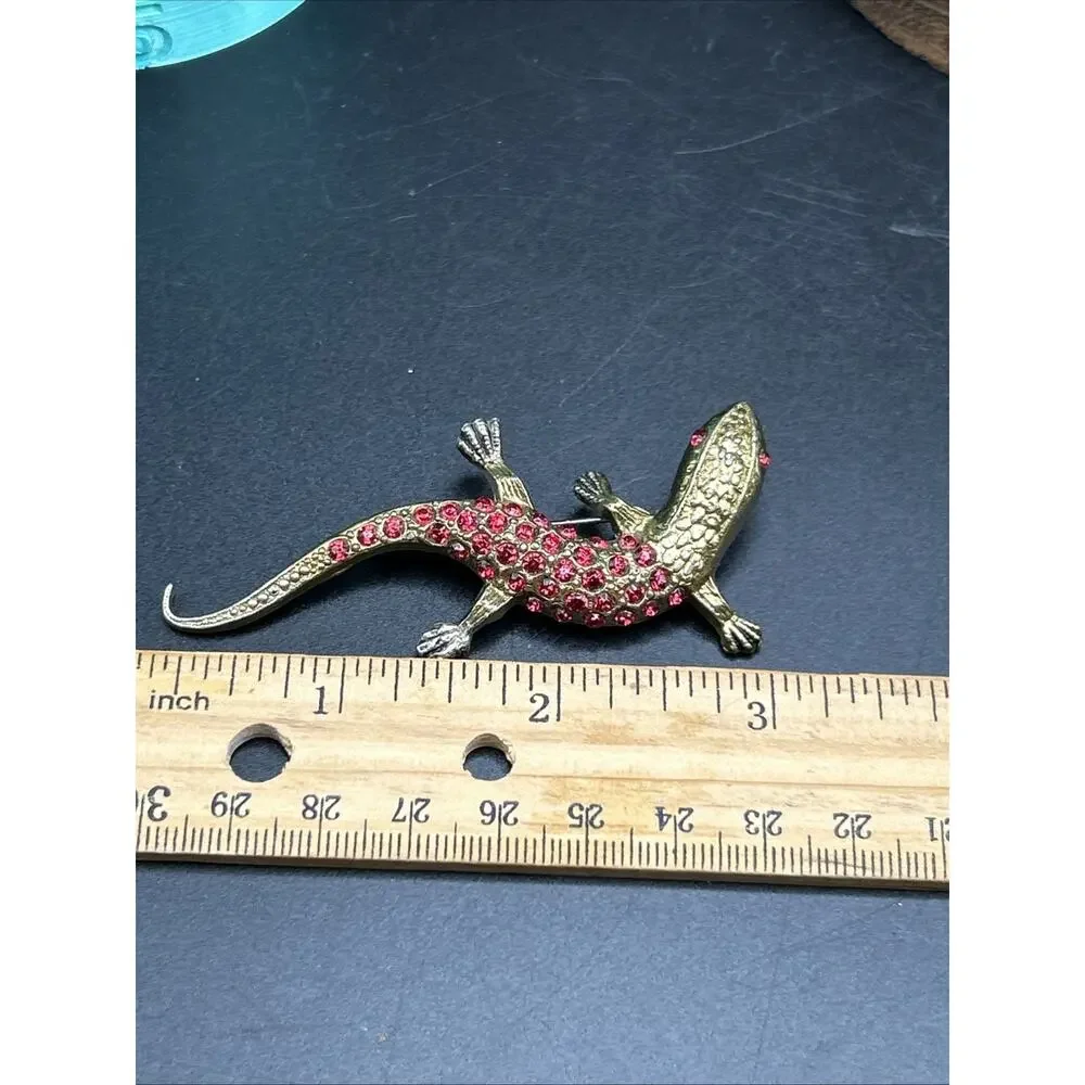 Vintage Lizard Salamander Brooch Brass Tone Ted Rhinestone Gecko